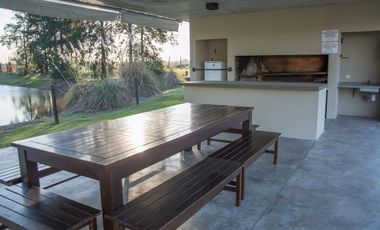 Casa en venta y alquiler en El Encuentro.  Moderna y canchera