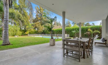 Casa en venta y alquiler en El Encuentro.  Moderna y canchera