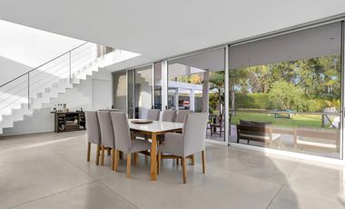 Casa en venta y alquiler en El Encuentro.  Moderna y canchera