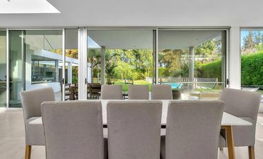 Casa en venta y alquiler en El Encuentro.  Moderna y canchera