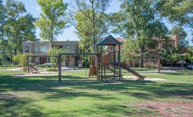 Casa en venta y alquiler en El Encuentro.  Moderna y canchera