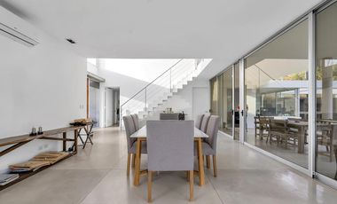 Casa en venta y alquiler en El Encuentro.  Moderna y canchera