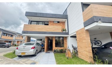 VENTA CASA ESQUINERA LA CEJA SMG