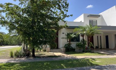 Renta Casa Amueblada con paneles solares Yucatán Country Club