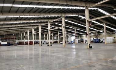 Bodega Industrial 8,000 M2 de construcción, 400 M2 de oficina y 110 cajones estacionamiento