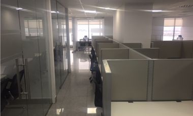 CALLE 50 / OFICINA / TORRE BICSA / 225M / DIVISIONES / AMOBLADO /JC