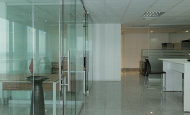 CALLE 50 / OFICINA / TORRE BICSA / 199M / DIVISIONES / VISTA AL MAR /J