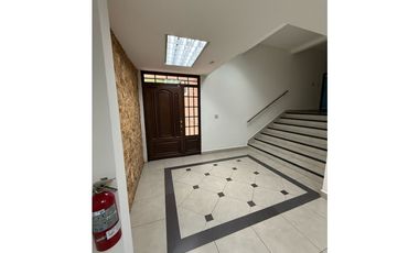 EL CARMEN / CASA COMERCIAL / 815M / 3 NIVEL / ESQUINA / RECEPCION