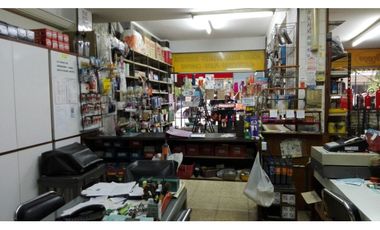 OPORTUNIDAD!! EXCELENTE LOCAL EN PLENO CENTRO!!