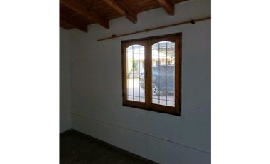 Excelente casa con 2 departamentos – Ideal inversión