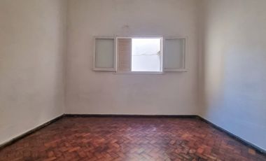 SE VENDE CASA DE 2 DORMITORIOS Y PATIO EN B. SUR