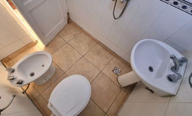 SE VENDE CASA DE 2 DORMITORIOS Y PATIO EN B. SUR