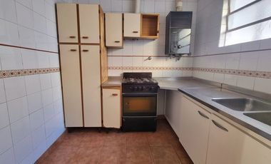 SE VENDE CASA DE 2 DORMITORIOS Y PATIO EN B. SUR