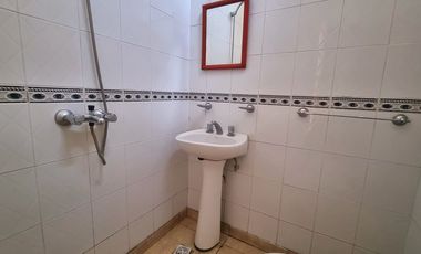 SE VENDE CASA DE 2 DORMITORIOS Y PATIO EN B. SUR