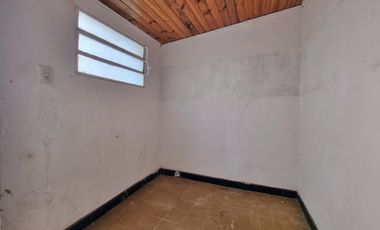 SE VENDE CASA DE 2 DORMITORIOS Y PATIO EN B. SUR