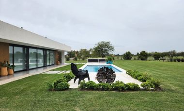 Casa En Venta La Primavera De Lujan Club De Campo