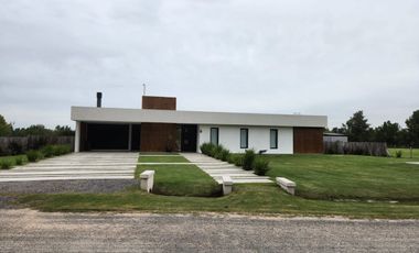 Casa En Venta La Primavera De Lujan Club De Campo