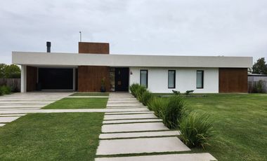 Casa En Venta La Primavera De Lujan Club De Campo
