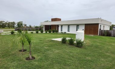 Casa En Venta La Primavera De Lujan Club De Campo