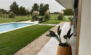 Casa En Venta La Primavera De Lujan Club De Campo