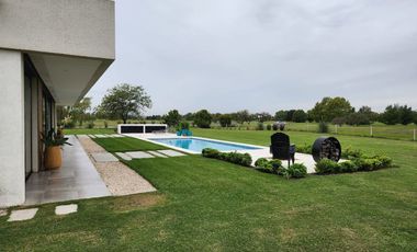 Casa En Venta La Primavera De Lujan Club De Campo