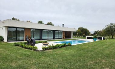 Casa En Venta La Primavera De Lujan Club De Campo