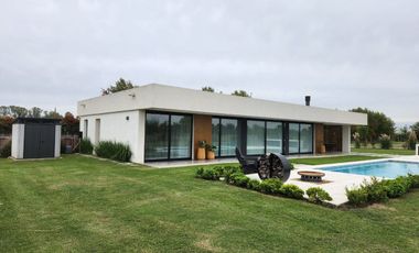 Casa En Venta La Primavera De Lujan Club De Campo
