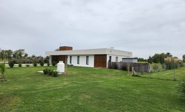 Casa En Venta La Primavera De Lujan Club De Campo