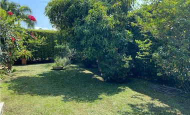 CASA CAMPESTRE RODEADA DE VERDE