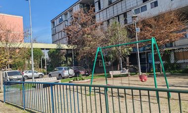 CERCA DE INTERSECCIÓN DE  AV. LAS ENCINAS Y AV. PORTALES.