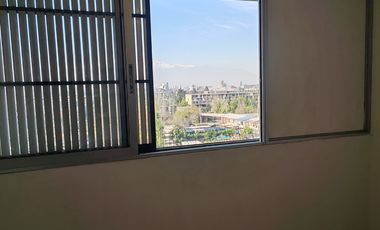 CERCA DE INTERSECCIÓN DE  AV. LAS ENCINAS Y AV. PORTALES.