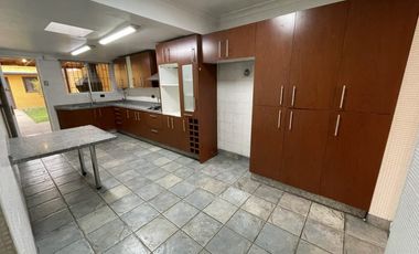 Valor Conversable! Elegante Chalet 3 Dorm, 3 Baños, Piscina. Barrio Residencial - Ñuñoa