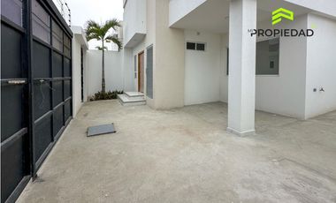 Casa en Venta al Sur de Manta 5 Dormitorios desde 176K Urb privada