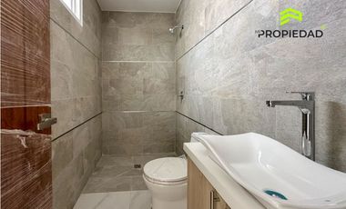 Casa en Venta al Sur de Manta 5 Dormitorios desde 176K Urb privada