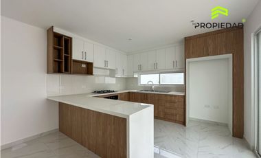 Casa en Venta al Sur de Manta 5 Dormitorios desde 176K Urb privada