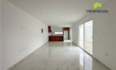 Casa en Venta al Sur de Manta 5 Dormitorios desde 176K Urb privada