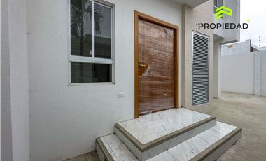 Casa en Venta al Sur de Manta 5 Dormitorios desde 176K Urb privada