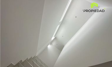 Casa en Venta al Sur de Manta 5 Dormitorios desde 176K Urb privada