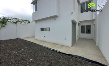 Casa en Venta al Sur de Manta 5 Dormitorios desde 176K Urb privada