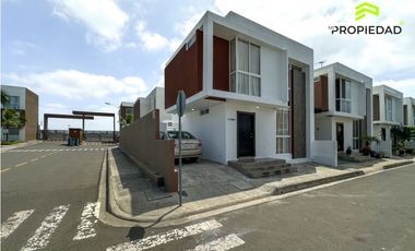 Casa amoblada 3 Dormitorios frente al mar, Punta Blanca, Jaramijó