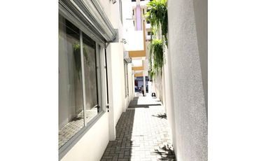 PASE COMERCIAL CON 8 LOCALES EN VENTA LA LIBERTAD SANTA ELENA