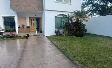 CASA EN VENTA EL PALOMAR JOCKEY CLUB