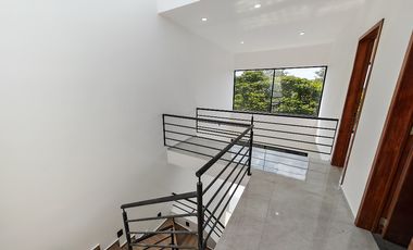 MODERNA CON ESPACIOS AMPLIOS !!