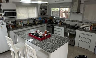 Casa con amplio lote en el Jagüel del Medio Santa Teresita - Calle Mercedes norte 7