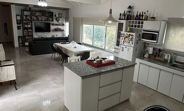 Casa con amplio lote en el Jagüel del Medio Santa Teresita - Calle Mercedes norte 7
