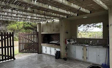 Casa con amplio lote en el Jagüel del Medio Santa Teresita - Calle Mercedes norte 7