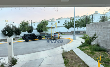 Casa en venta en Saratoga Residencial frente a parque