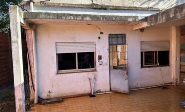 Local en VENTA, 24 de Octubre 1083 Ituzaingó Sur.