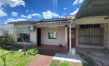 CASA con LOCAL en VENTA, Ripamonti al 3500,  Castelar Sur.