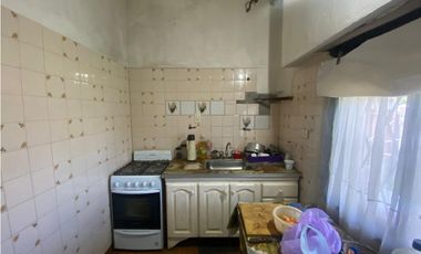 CASA con LOCAL en VENTA, Ripamonti al 3500,  Castelar Sur.